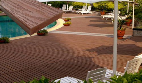 Καλή τιμή Πάτωμα WPC σύνθετο Decking με τη σκόνη PVC 70% και τη σκόνη μπαμπού 30% σε απευθείας σύνδεση