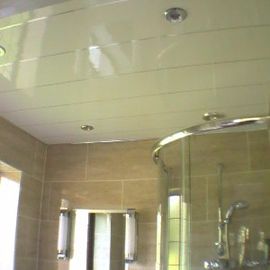 Καλή τιμή Ανώτατο όριο επιτροπών τοίχων Mouldproof UPVC που καλύπτει τη στέγη για το ντους σε απευθείας σύνδεση