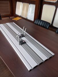 Καλή τιμή Συγκεντρωμένες UPVC Slatwall χρώμα επιτροπές ψαμμίτη για την αποθήκευση 2.44m * 11cm * 2cm σε απευθείας σύνδεση