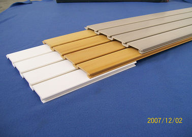 Καλή τιμή Επιτροπές PVC Slatwall απόδειξης νερού για τις ξυλεπενδύσεις συστημάτων τοίχων υπογείων γκαράζ σε απευθείας σύνδεση