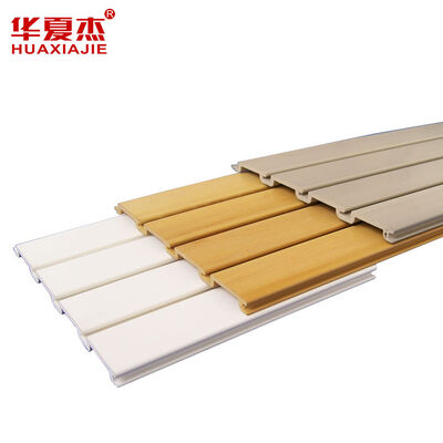 Ποιότητα 4ft X 8ft PVC Slatwall Πίνακες ελαφρύ 1.7kg Λευκό γκρι Taupe ξύλο Σκόρνη Προσαρμόσιμα πάνελ για τοίχο τοποθετημένη αποθήκευση Εργοστάσιο