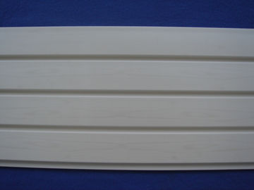 Καλή τιμή Πλαστικές επιτροπές PVC Slatwall/λευκές ξύλινες επιτροπές τοίχων για την αποθήκευση υπογείων σε απευθείας σύνδεση
